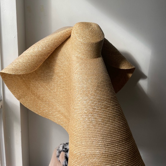 Iconic huge brim straw hat - Picture 3 of 6
